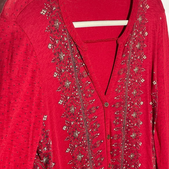 Adorable Lucky Brand Burgundy Button Down Long Sleeve with Blue Floral Stripe - Picture 2 of 4